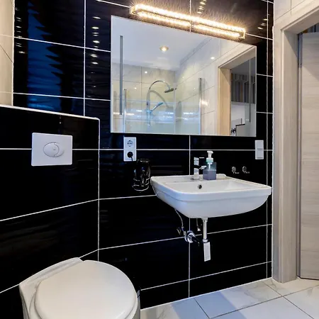 Design Apartment- 24H Self-Check-In - Bis 4 Pers - Parkplatz - Wifi - Balkon -Terrasse - In Direkter Weihernaehe - Radwege Schiffweiler Exterior photo