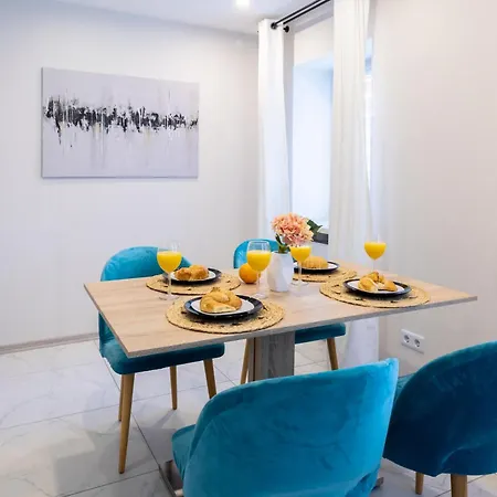 Design Apartment- 24H Self-Check-In - Bis 4 Pers - Parkplatz - Wifi - Balkon -Terrasse - In Direkter Weihernaehe - Radwege Schiffweiler Exterior photo