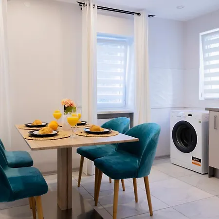 Design Apartment- 24H Self-Check-In - Bis 4 Pers - Parkplatz - Wifi - Balkon -Terrasse - In Direkter Weihernaehe - Radwege Schiffweiler Exterior photo