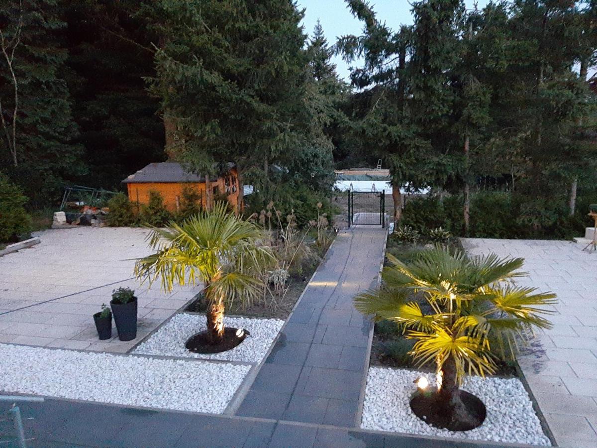Design Apartment- 24H Self-Check-In - Bis 4 Pers - Parkplatz - Wifi - Balkon -Terrasse - In Direkter Weihernaehe - Radwege *