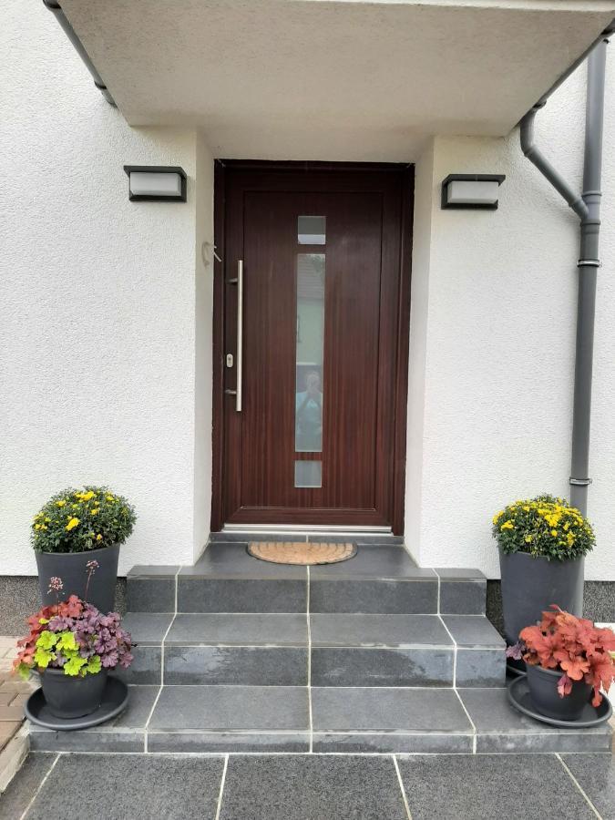 Apartment Design Apartment- 24H Self-Check-In - Bis 4 Pers - Parkplatz - Wifi - Balkon -Terrasse - In Direkter Weihernaehe - Radwege Schiffweiler