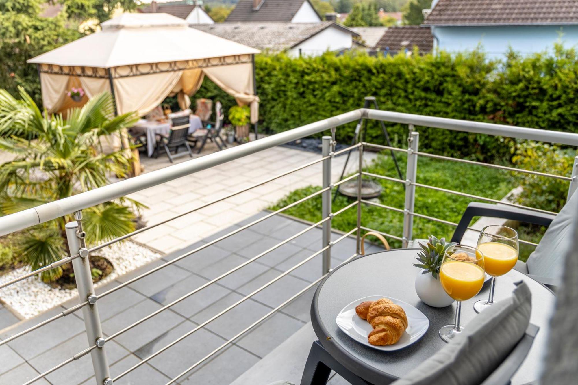 Design Apartment- 24H Self-Check-In - Bis 4 Pers - Parkplatz - Wifi - Balkon -Terrasse - In Direkter Weihernaehe - Radwege Apartment *