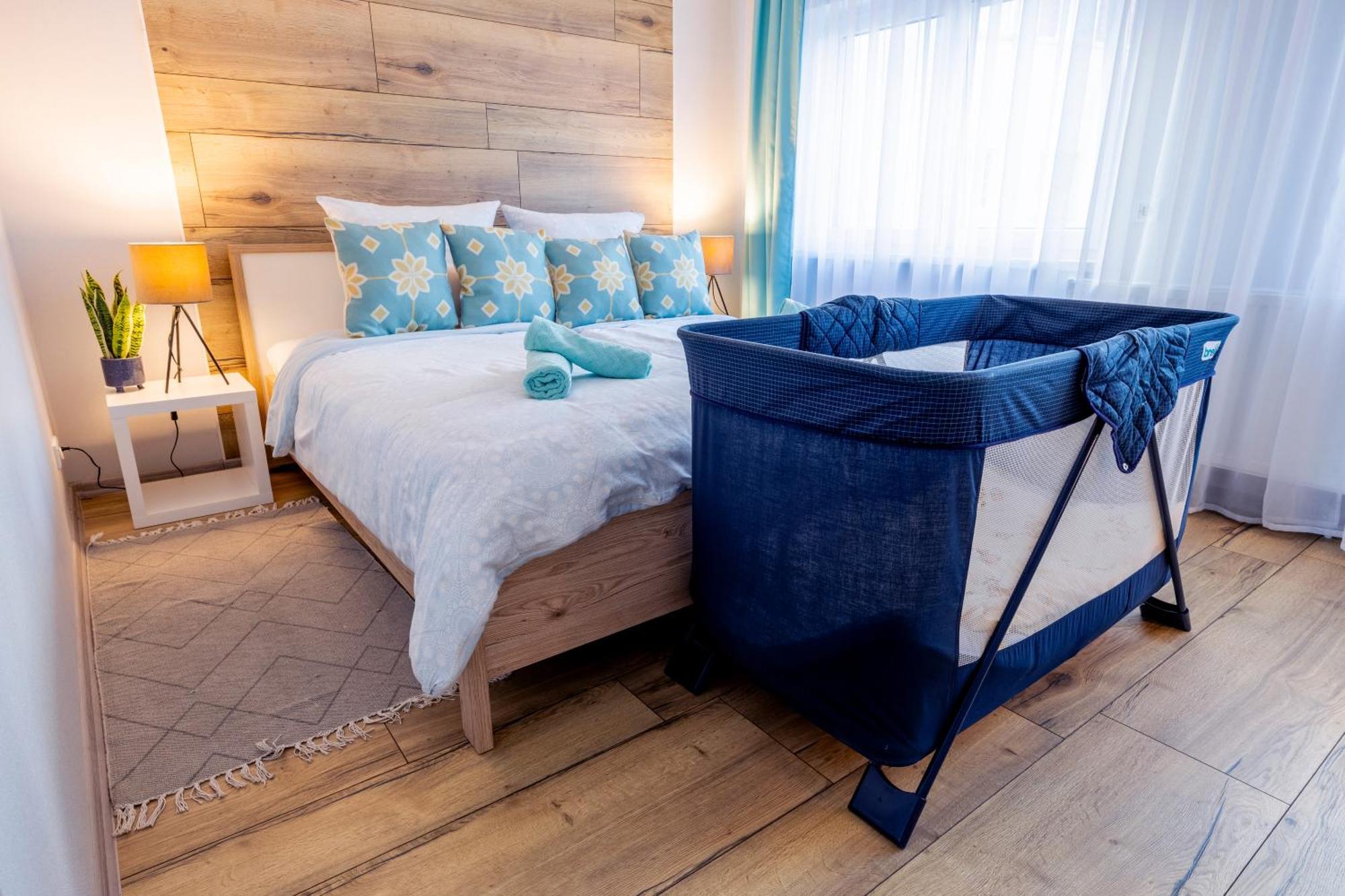 Design Apartment- 24H Self-Check-In - Bis 4 Pers - Parkplatz - Wifi - Balkon -Terrasse - In Direkter Weihernaehe - Radwege Apartment