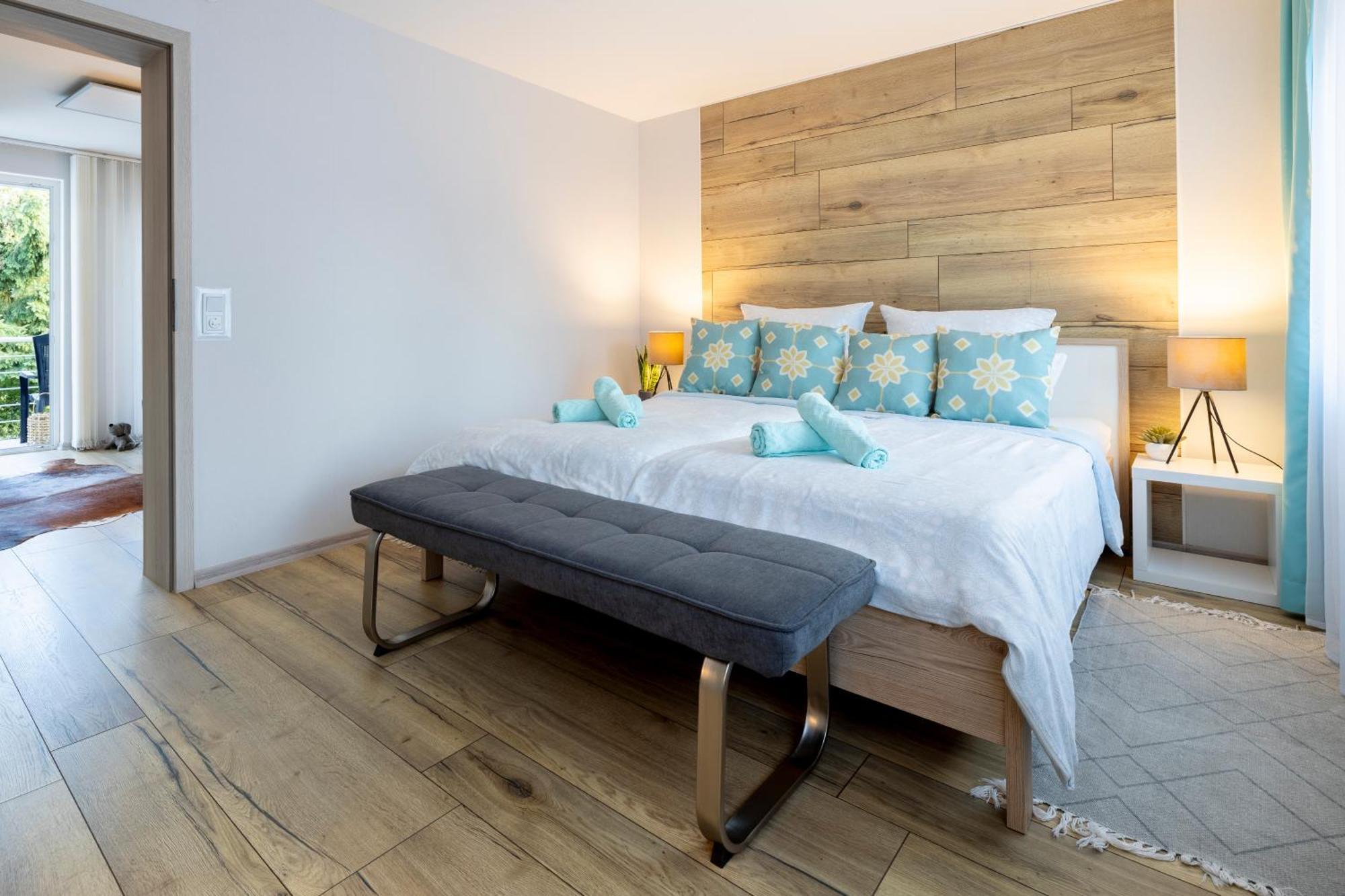 Design Apartment- 24H Self-Check-In - Bis 4 Pers - Parkplatz - Wifi - Balkon -Terrasse - In Direkter Weihernaehe - Radwege * Schiffweiler