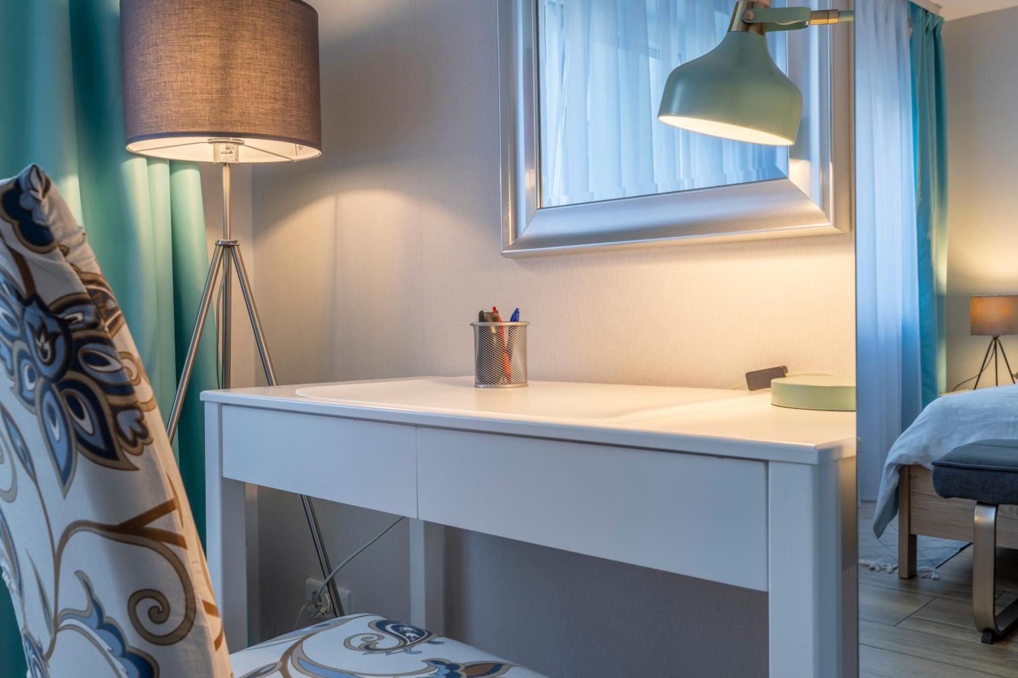 Apartment Design Apartment- 24H Self-Check-In - Bis 4 Pers - Parkplatz - Wifi - Balkon -Terrasse - In Direkter Weihernaehe - Radwege Schiffweiler