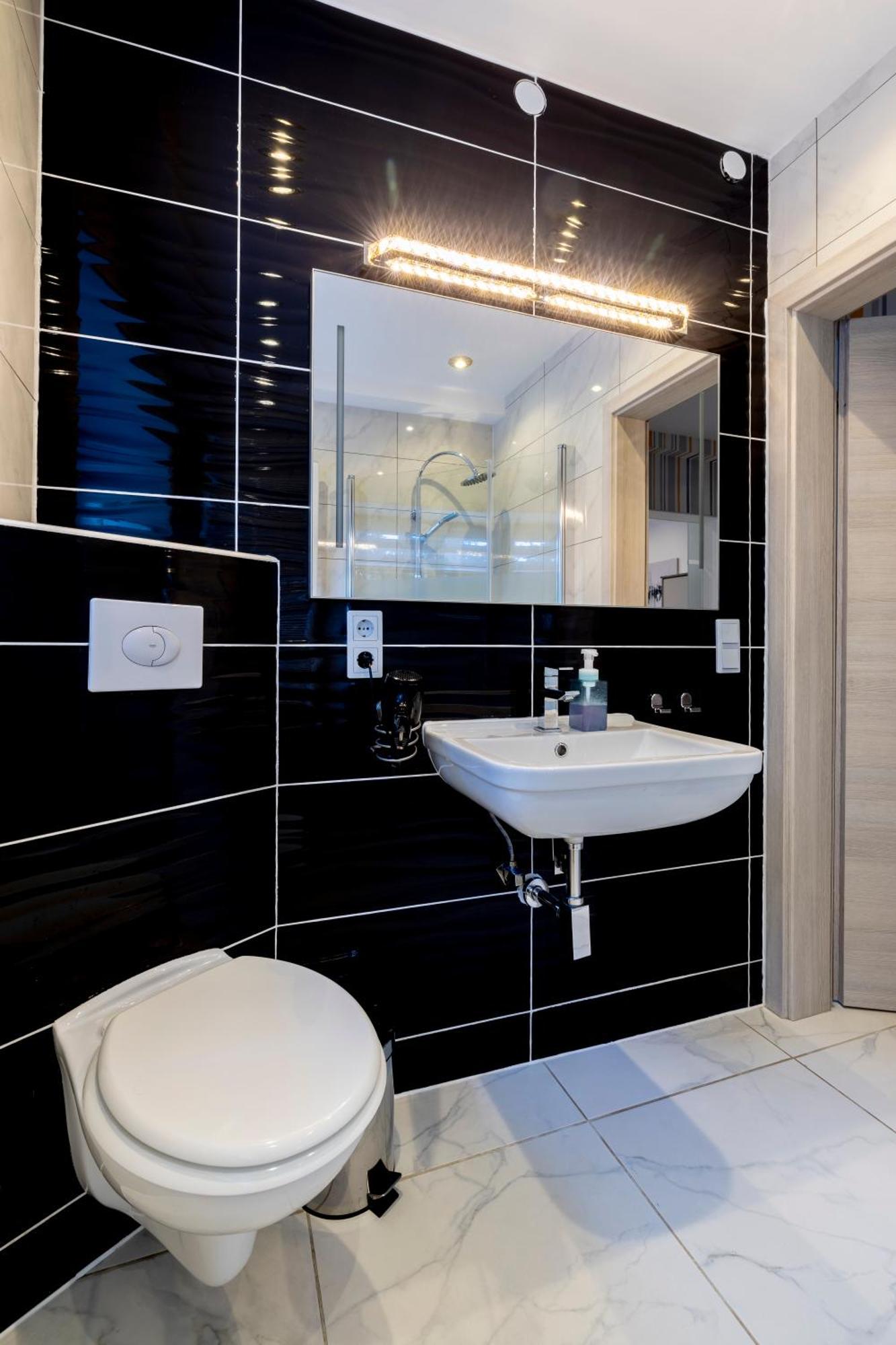 Design Apartment- 24H Self-Check-In - Bis 4 Pers - Parkplatz - Wifi - Balkon -Terrasse - In Direkter Weihernaehe - Radwege Apartment *