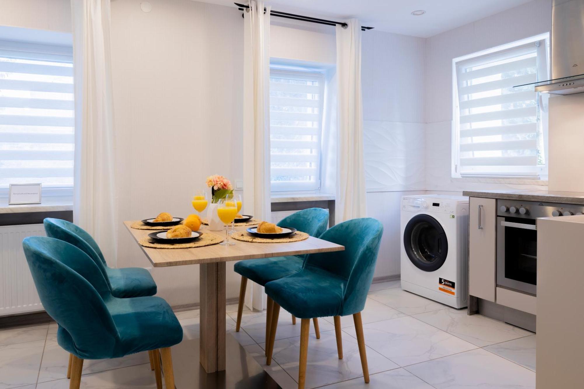 Apartment Design Apartment- 24H Self-Check-In - Bis 4 Pers - Parkplatz - Wifi - Balkon -Terrasse - In Direkter Weihernaehe - Radwege